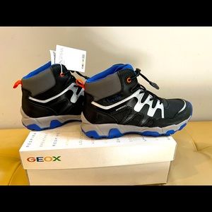 GEOX Boys Ankle Running Shoe (NWT)